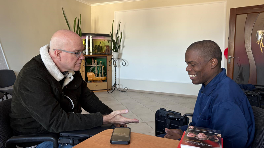 El opositor Orlando Gutiérrez-Boronat entrevista a un mercenario cubano detenido por Ucrania. El opositor Orlando Gutiérrez-Boronat entrevista a un mercenario cubano detenido por Ucrania.