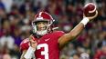 En esta foto del 9 de noviembre de 2019, Tua Tagovailoa, entonces quarterback de Alabama, lanza un pase durante un partido ante LSU en Tuscaloosa&nbsp;