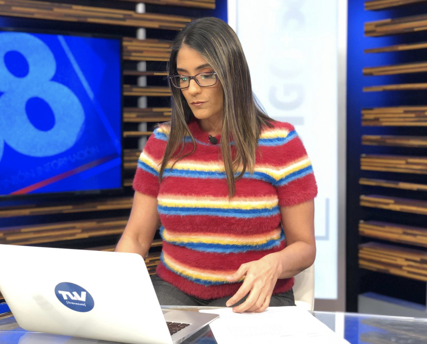 Esta periodista venezolana trabaja busca resaltar lo positivo del duro proceso de inmigrar.