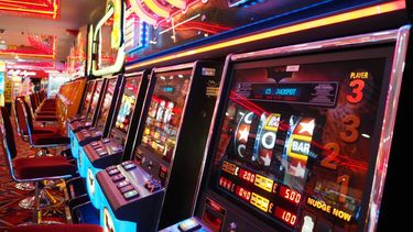 Las tragamonedas se han consolidado como el juego de casino más popular en México, gracias a su mezcla única de simplicidad, variedad y emoción.