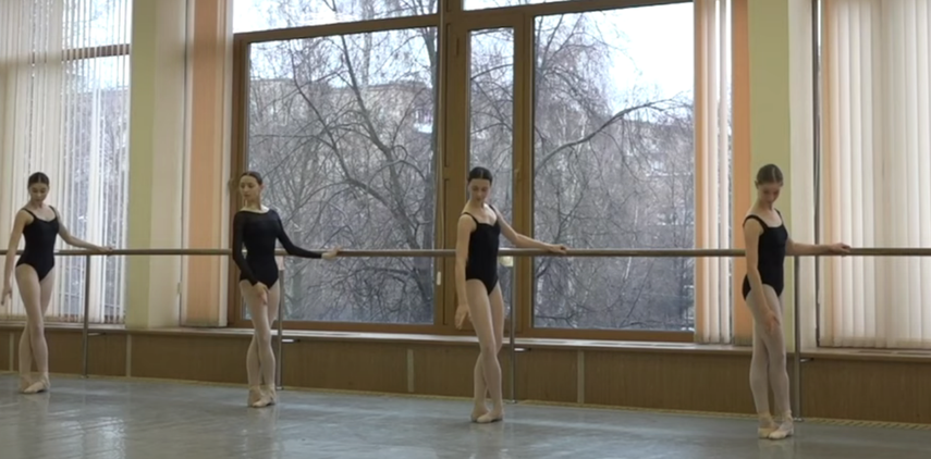 Captura de pantalla de uno de los ensayos de la Bolshói Ballet Academy, escuela de ballet de la compañía rusa cuya temporada fue cancelada por la Ópera Real de Londres.