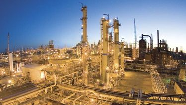 Con el control de Port Arthur, Arabia Saudí puede exportar más petróleo para refinar a Estados Unidos.
