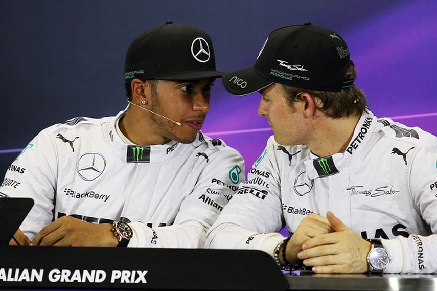 No es la primera vez que Hamilton (izquierda) y Rosberg (derecha) colisionan en carrera. (ARCHIVO)