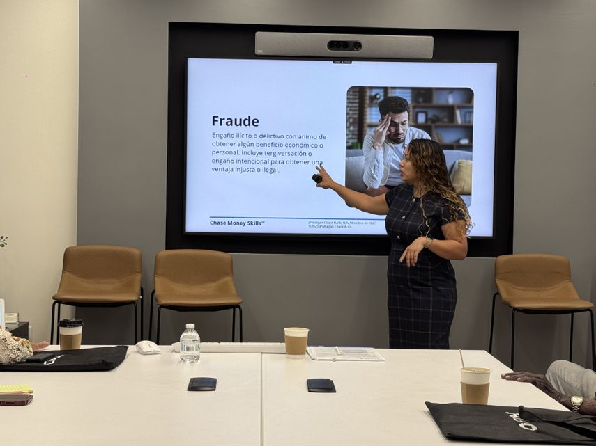 Emeli Aguirre, Community Manager de Chase Bank ofrece herramientas para no ser víctimas de estafas bancarias.