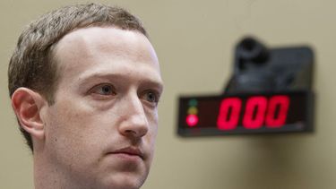 Zuckerberg nos invita a discutir qué&nbsp; papel puede jugar Internet en el fortalecimiento del tejido social, entre otras cuestiones.&nbsp;