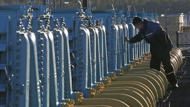 Un empleado ruso en una estación compresora de gas en el gasoducto Yamal-Europa, cerca de Nesvizh, unos 130 kilómetros al suroeste de Minsk, Bielorrusia.&nbsp;