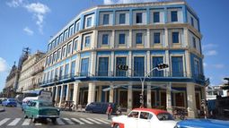Régimen castrista, histórico represor de homosexuales, abre hotel LGBTIQ