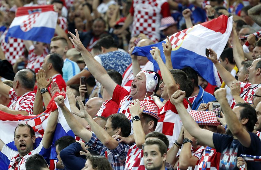 Los fanáticos croatas no se cansaron de aupar a su selección y al final todos celebraron el pase a la final.