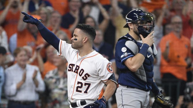 Altuve ha dado cuadrangular en el primer juego de la Serie Divisional de la Americana tres a&ntilde;os seguidos, y el venezolano tiene ahora nueve vuelacercas en 33 encuentros de postemporada en su carrera.