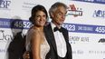 El tenor italiano Andrea Bocelli junto a su esposa.&nbsp;