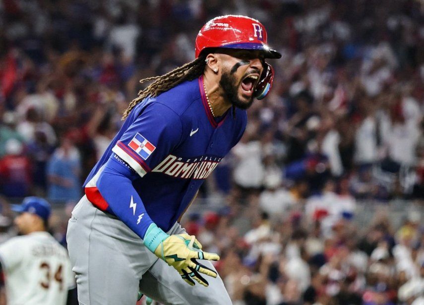El dominicano Fernando Tatis Jr. celebra luego de conectar un jonrón en un encuentro contra Venezuela en el Clásico Mundial de Béisbol, el 11 de marzo de 2026.