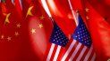 La foto de archivo del 16 de septiembre de 2018 muestra banderas chinas y estadounidenses en Beijing. China acusó a sus críticos en Washington de escalada de la supresión política contra Beijing, jueves 3 de diciembre de 2020, tras conocerse nuevas restricciones a las visas para miembros del Partido Comunista y sus familiares inmediatos. La foto de archivo del 16 de septiembre de 2018 muestra banderas chinas y estadounidenses en Beijing. China acusó a sus críticos en Washington de escalada de la supresión política contra Beijing, jueves 3 de diciembre de 2020, tras conocerse nuevas restricciones a las visas para miembros del Partido Comunista y sus familiares inmediatos.