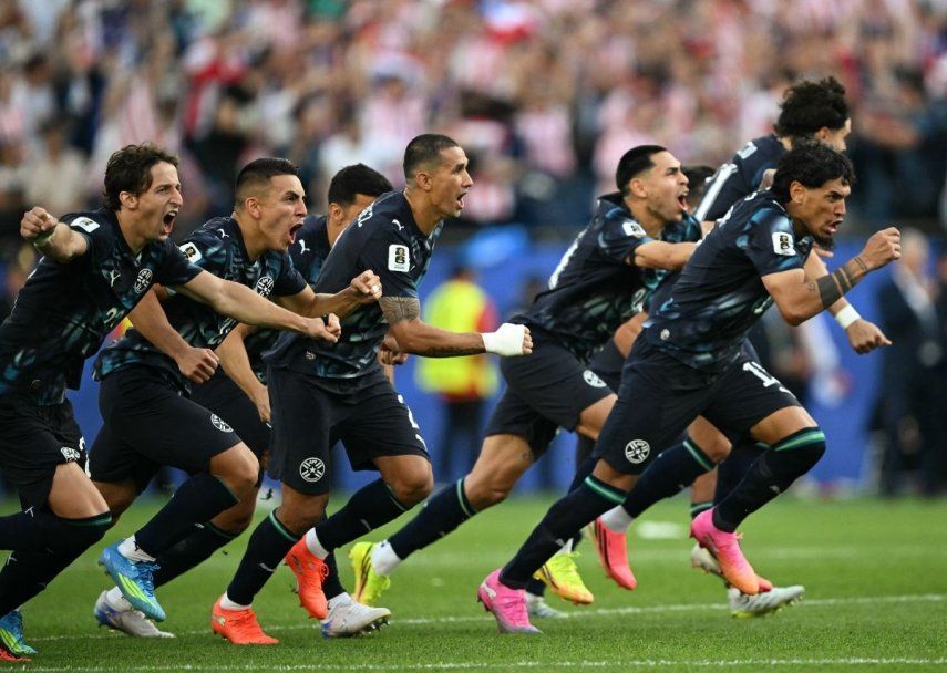 Jugadores de Paraguay celebran luego de superar a Alemania en la tanda de penales de un partido en el Mundial, el 29 de junio de 2026.