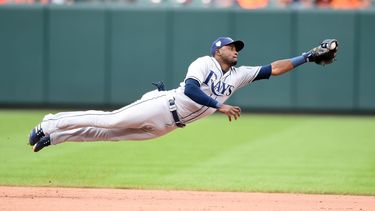El movimiento deja el campo corto abierto para que el dominicano Willy Adames juegue todos los días.