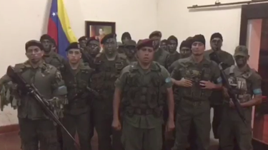 Imagen del video que enviaron los militares anunciando su decisión de revelarse en contra de la ANC.&nbsp;