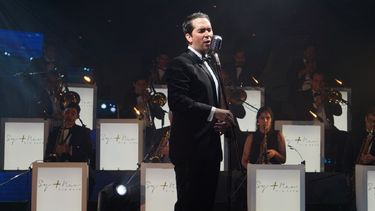 Sim&oacute;n L&oacute;pez, oriundo de Venezuela, y su Neo Big Band.
