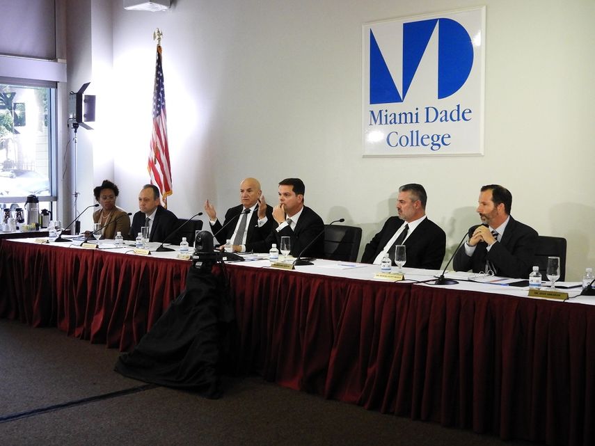 &nbsp;Junta de Fideicomiso del Miami-Dade College en reunión especial para elegir al presidente interino.
