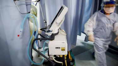 Durante la pandemia, muchos pa&iacute;ses recondujeron sus industrias a la fabricaci&oacute;n de esos aparatos. Lo mismo hicieron empresas privadas paralizadas por el Covid-19 e incluso los ej&eacute;rcitos