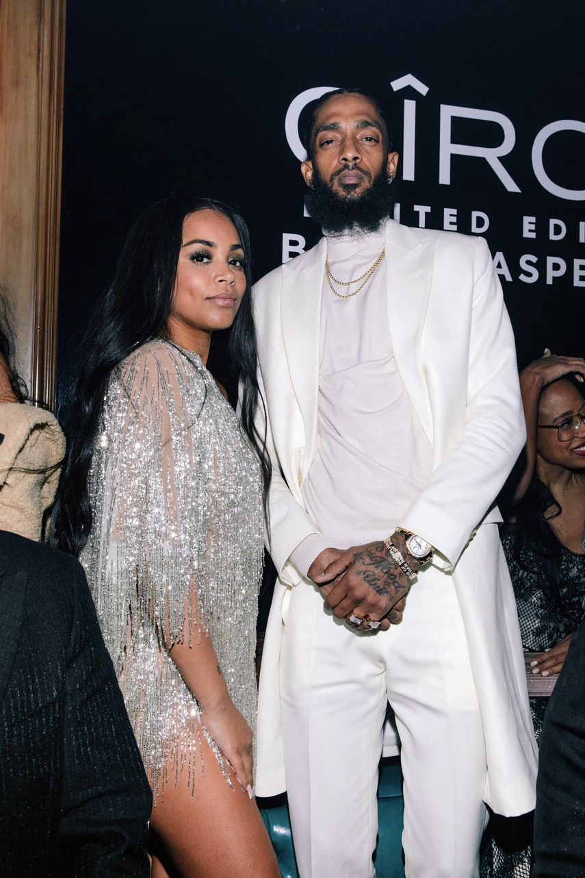 En esta foto del 10 de febrero de 2019 difundida por Atlantic Records, la actriz Lauren London y el rapero y activista Nipsey Hussle en una fiesta en Los Angeles.