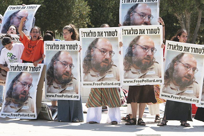 Un grupo de personas durante una protesta para pedir la liberación del espía israelí Jonathan Pollard, en Jerusalén, Israel. Pollard.(EFE)