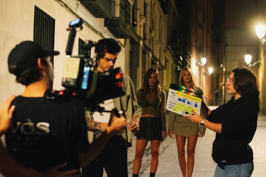 Rafa J. Calva durante el rodaje de su miniserie web “El Antagonista”. 