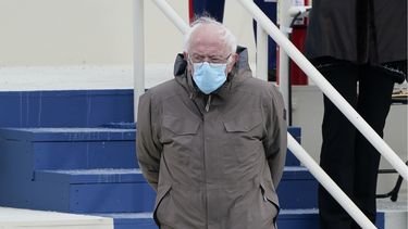 El senador Bernie Sanders, I-VT, llega antes de que el presidente electo de los Estados Unidos, Joe Biden, jure como el 46º presidente de los Estados Unidos el 20 de enero de 2021 en el Capitolio de los Estados Unidos en Washington, DC. &nbsp; &nbsp;