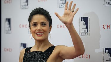 La actriz mexicana Salma Hayek iluminó en Washington la gala anual del Instituto del Caucus Hispano del Congreso (CHCI), donde fue galardonada con la Medalla a la Excelencia en las Artes. EFE/ZACARIAS GARCIA