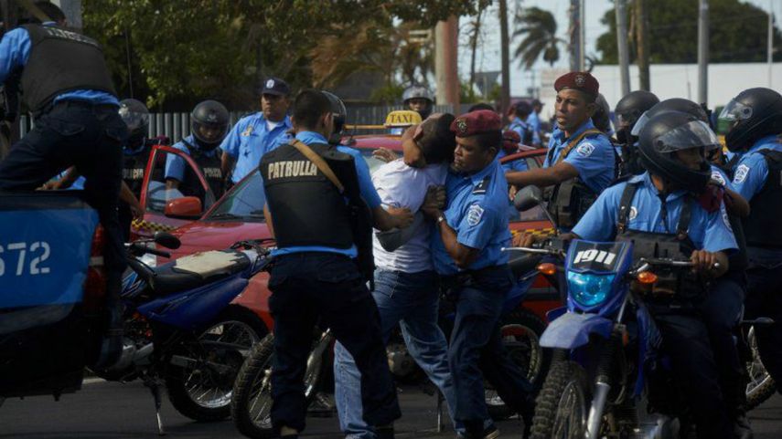 La Policía de Nicaragua ha sido señalada de abusos a los derechos humanos. Según la CIDH, 328 murieron tras la represión del gobierno contra las manifestaciones que surgieron en abril de 2018.&nbsp;
