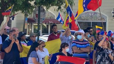 Venezolanos apoyan a Cuba en manifestaciones en Miami.&nbsp;