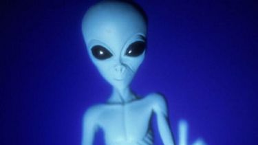 Nueva línea nueva de Trump para denunciar delitos cometidos por extranjeros ilegales se inunda con informes sobre extraterrestres ilegales.