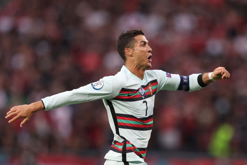 El delantero de Portugal Cristiano Ronaldo celebra luego de anotar el tercer gol de su equipo durante el partido de fútbol del Grupo F de la UEFA EURO 2020