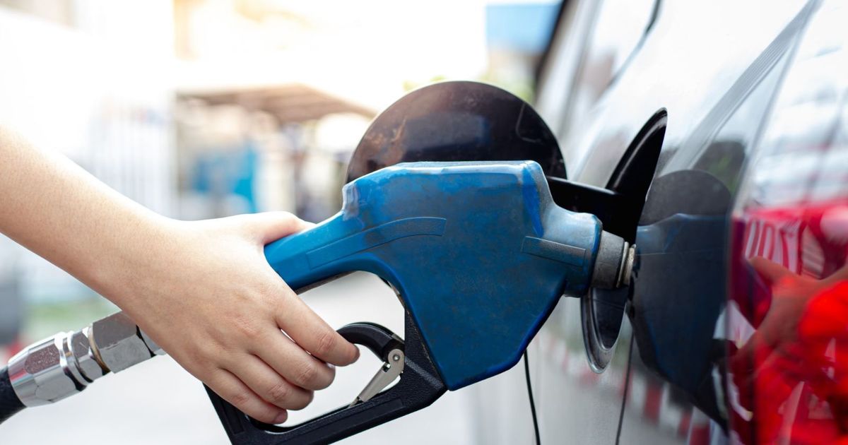 Bajan los precios de gasolina en Florida, el alivio podría ser temporal