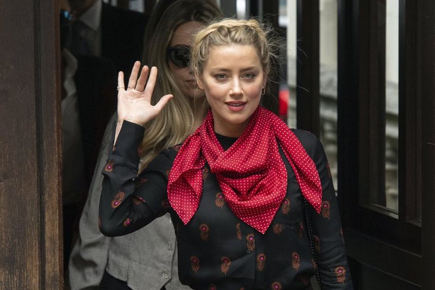 La actriz Amber Heard llega a la Corte Suprema para una audiencia en el caso de difamaci&oacute;n presentado por Johnny Depp, en Londres, el mi&eacute;rcoles 15 de julio de 2020.