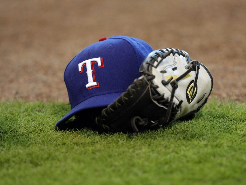 El lanzador actuó por tres temporadas con el equipo de Texas.