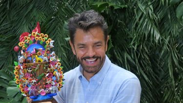 Derbez posa durante la entrega del reconocimiento Xcaret, en Playa del Carmen Quintana Roo (México). 