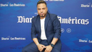 El cantante dominicano Axel Thomas, exponente de merengue típico, durante su visita a DIARIO LAS AMÉRICAS.&nbsp;