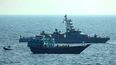 Foto suministrada por la Marina de EEUU de barcos interceptando un bote en aguas internacionales en el Golfo de Omán el 18 de enero de 2022.&nbsp;