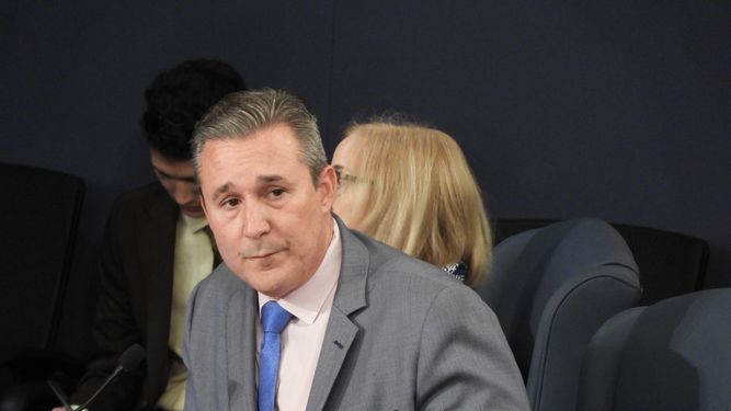 Comisionado René García en el pleno.&nbsp;