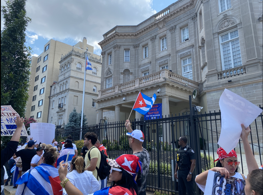 Cubanos en Washington en solidaridad con sus coterráneos presos en la isla, 17 de julio de 2021.
