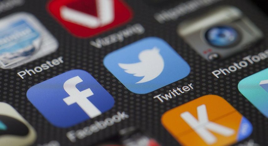 Facebook y Twitter encabezan la lista de redes sociales.