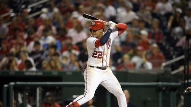 El dominicano Juan Soto, que dio 34 vuelacercas en la temporada regular, ser&aacute; clave esta noche en el duelo del comod&iacute;n entre los Nacionales de Washington y los Cerveceros de Milwaukee.