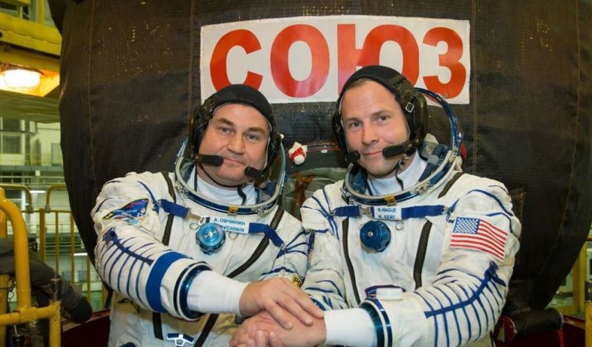 Fotografía tomada de la cuenta de Twitter de la Nasa de los astronautas, el ruso Alexéi Ovchinin y el estadounidense Nick Hague (NASA), tripulantes de la nave&nbsp;Soyuz rusa accidentada tras despegar.
