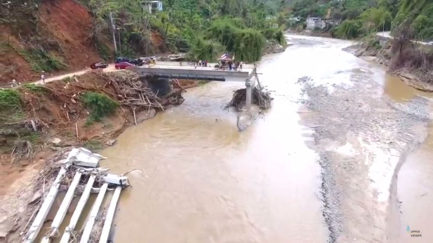 Captura de video que muestra cómo quedó el puente de Utuado tras el paso del huracán María.