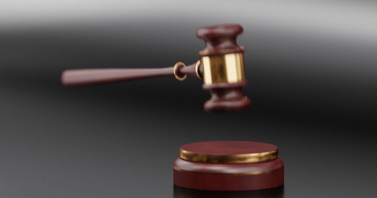 Declaran culpable al hombre que asesinó a tres hermanos en España por una deuda amorosa