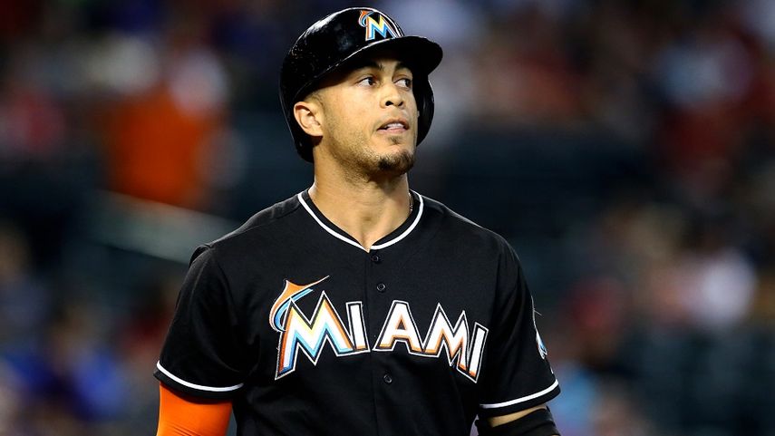Stanton tiene un promedio de .175 esta temporada. (ARCHIVO)