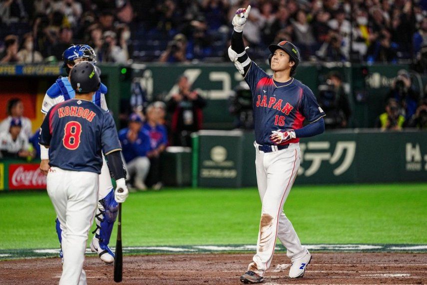El japonés Shohei Ohtani celebra después de batear un jonrón de Grand Slam durante el partido de primera ronda del Grupo C del Clásico Mundial de Béisbol (CMB) entre Japón y Taiwán en el Tokyo Dome el 6 de marzo de 2026.&nbsp;
