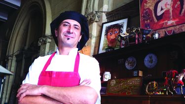 El chef Cristian Doria explica que escogió el lugar porque se parecía a la entrada de un palacete italiano