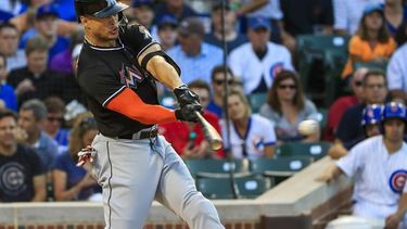 Giancarlo Stanton tiene garantizados 295 millones de dólares en el resto de su contrato de 10 años con los Marlins, hasta el próximo 2027.