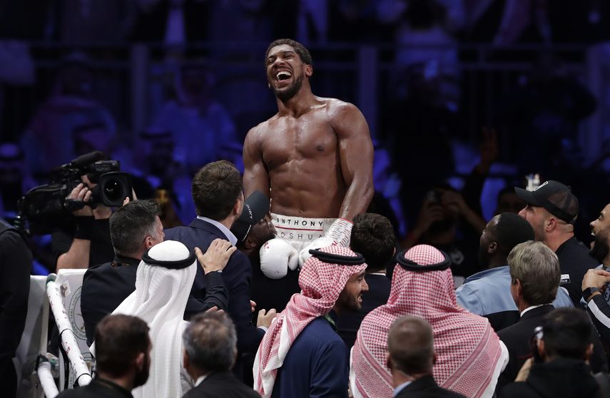 Anthony Joshua celebra tras vencer a Andy Ruiz Jr. en la pelea de título pesado en Riyad, Arabia Saudita, el sábado 7 de diciembre de 2019.&nbsp;