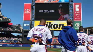 En el estadio de los Mets se guardó un minuto de silencio antes del encuentro de este domingo.